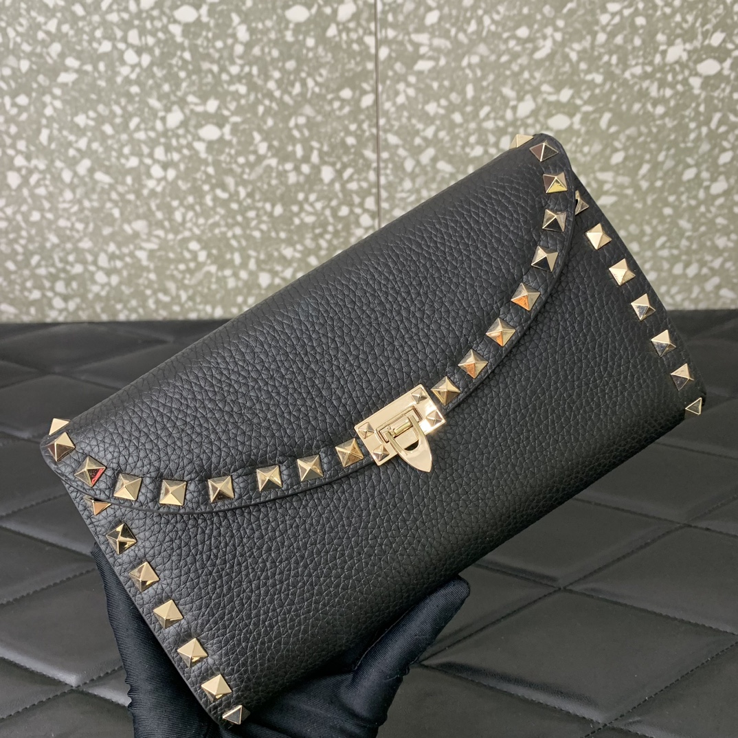 Valentino Garavani Rockstud Small Shoulder Bag in Black Grainy Calfskin